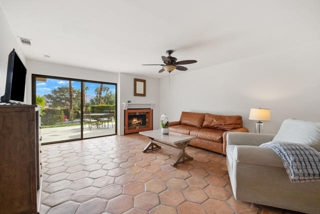 48980 Wildwood Lane, Palm Desert CA: https://media.crmls.org/mediaz/0cd14c95-2760-4532-815b-c8e3f7d5f711.jpg