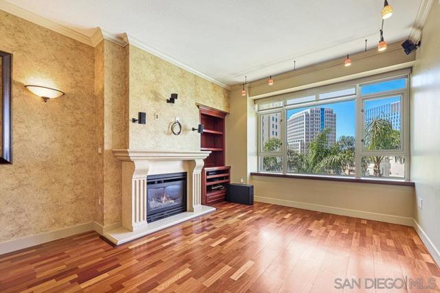 700 W Harbor, San Diego CA: https://media.crmls.org/mediaz/0cd1620c-d1f3-4116-a0a6-e1f2bd12d705.jpg