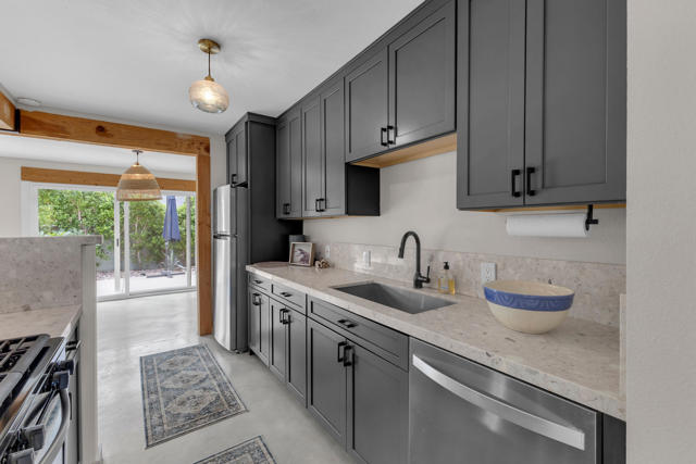 3967 E Sunny Dunes Road, Palm Springs, CA 92264