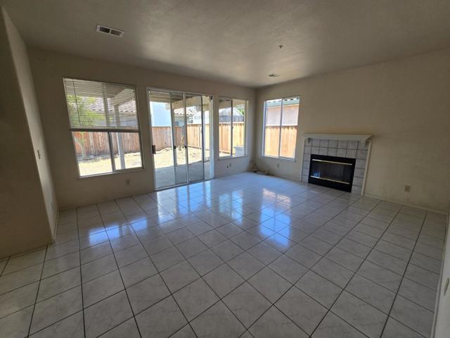 1204 Pickford Way, Salinas CA: https://media.crmls.org/mediaz/0cd175b3-6d6f-4450-898a-89ab20014b2f.jpg