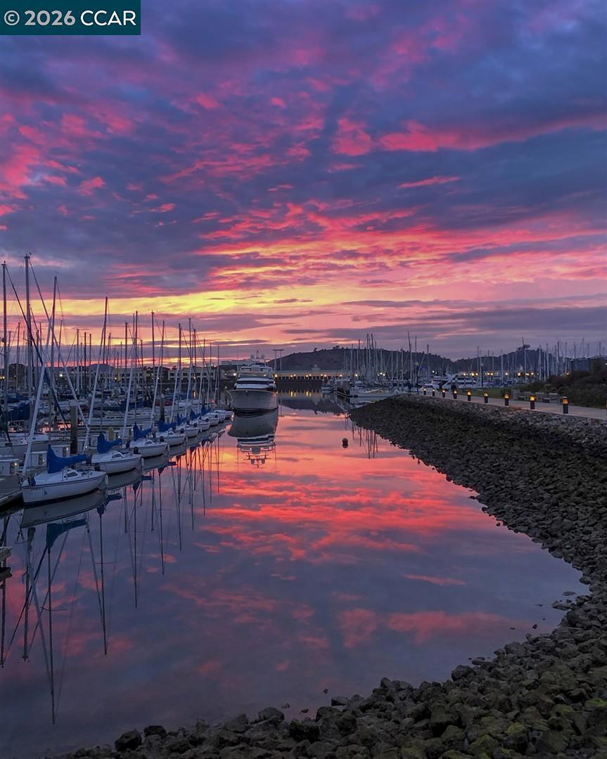 https://media.crmls.org/mediaz/0cd17851-5453-4cbf-a328-85a90f557731.jpg?preset=X-Large