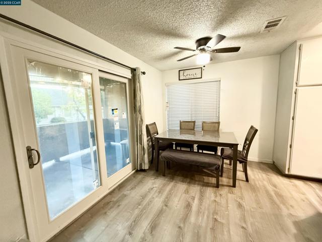 405 405 Weymouth, Hercules CA: https://media.crmls.org/mediaz/0cd23f1a-076b-4e6a-8683-2d2de4a0df46.jpg