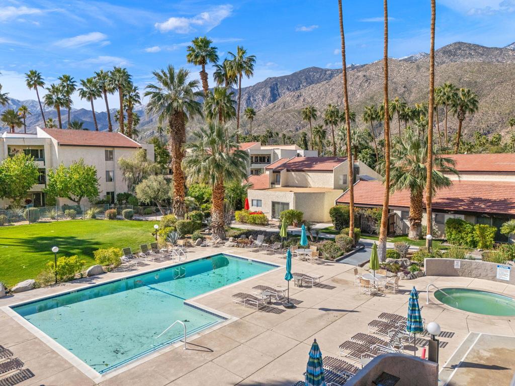 1552 S Camino Real #333