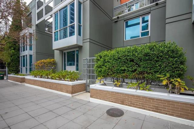 300 W Beech, San Diego CA: https://media.crmls.org/mediaz/0cd36c4d-9bef-4b18-87a6-3376c787ad39.jpg