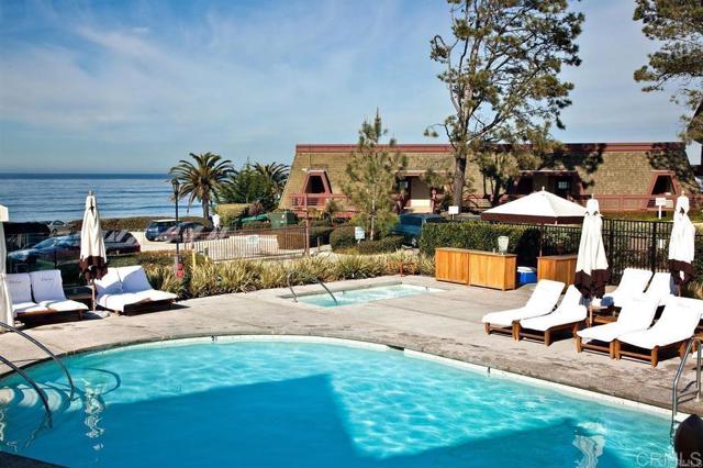1552 Camino Del Mar, Del Mar CA: https://media.crmls.org/mediaz/0cd3711e-f3bf-438c-bccc-c006ce392ed5.jpg