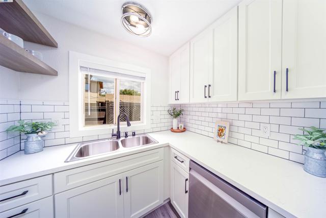 33972 10Th St, Union City CA: https://media.crmls.org/mediaz/0cd3b085-03a4-444a-94a6-c457f5b17356.jpg