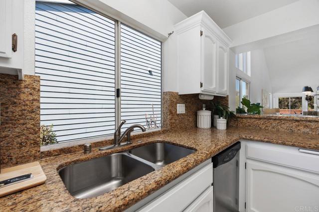 Detail Gallery Image 12 of 49 For 7104 Lantana, Carlsbad,  CA 92011 - 3 Beds | 2 Baths