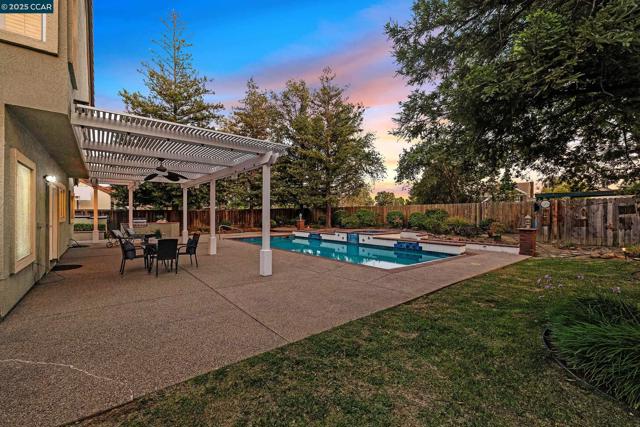 1340 Breakwater Way, Brentwood CA: https://media.crmls.org/mediaz/0cd3fb34-d1ea-49d3-b64d-7da7ef7b47ec.jpg