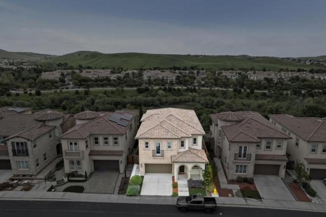 6052 Alpine Blue Drive, San Ramon CA: https://media.crmls.org/mediaz/0cd42bfe-450b-4523-a6a8-af6510b94c2f.jpg