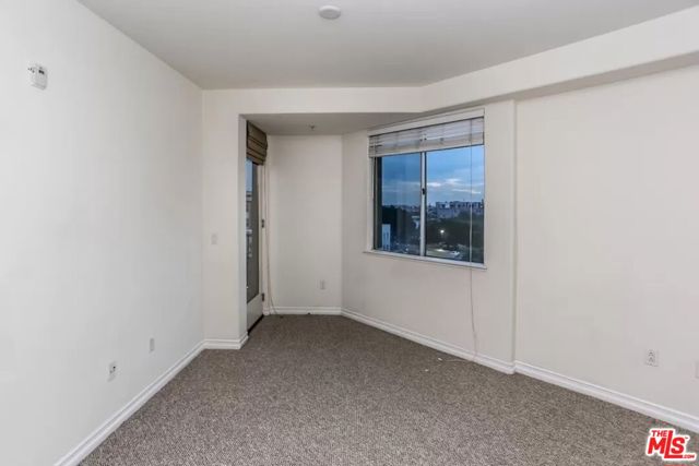 629 Traction Avenue, Los Angeles CA: https://media.crmls.org/mediaz/0cd4311c-f37c-49b2-8519-597bbb97820f.jpg