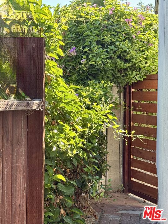 6938 Balboa Boulevard, Van Nuys CA: https://media.crmls.org/mediaz/0cd44ae9-395f-4f47-8fc8-b139ecf9b24e.jpg