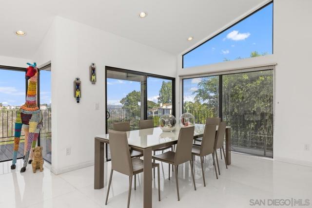 6423 Caminito Aronimink, La Jolla CA: https://media.crmls.org/mediaz/0cd453b9-0d4f-4ea1-9541-84191e742ac2.jpg