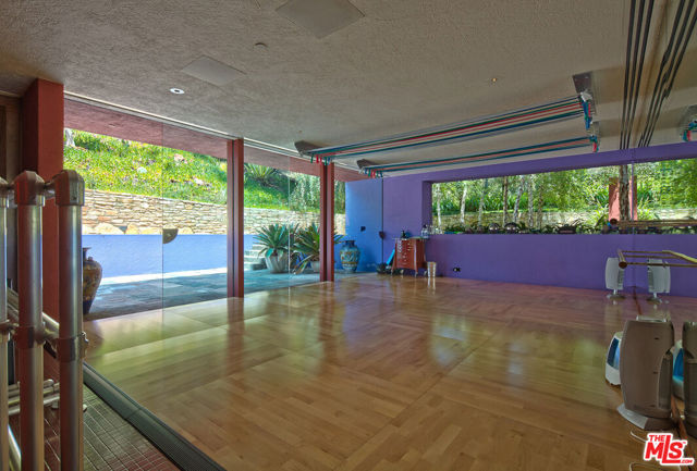 470 Layton Way, Los Angeles CA: https://media.crmls.org/mediaz/0cd46522-3b5f-48d8-bccb-bc8a18cf96d8.jpg