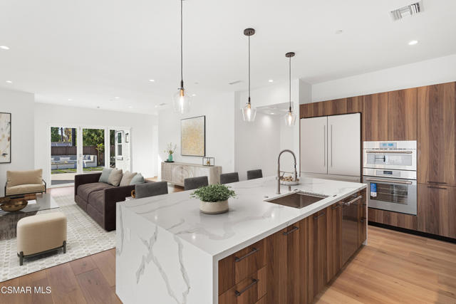 361 Toyon Court, Thousand Oaks CA: https://media.crmls.org/mediaz/0cd4e41c-8391-43be-9e84-e6b25739b1a0.jpg