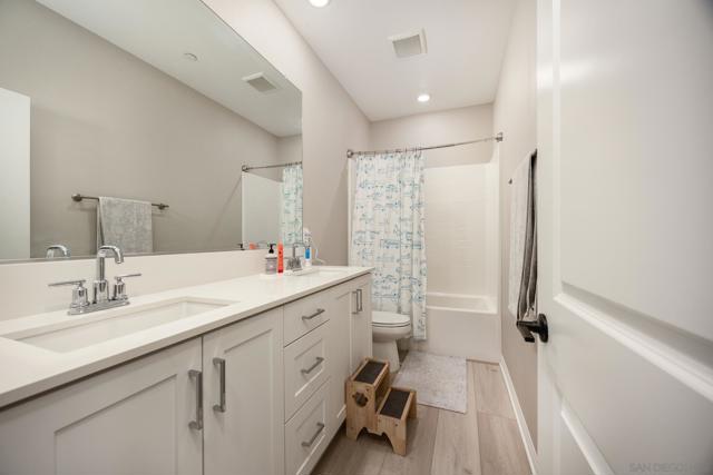 2097 Bluestone Cir, Chula Vista CA: https://media.crmls.org/mediaz/0cd4ee6a-1318-4729-a4a7-66871754a447.jpg