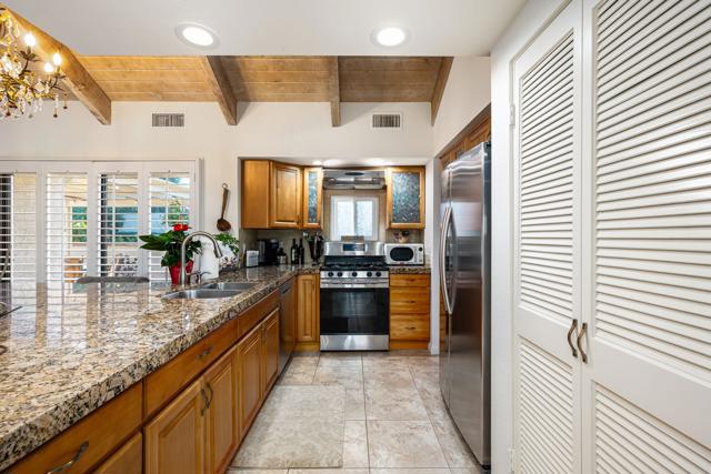 317 Forest Hills Drive, Rancho Mirage CA: https://media.crmls.org/mediaz/0cd521b9-9310-4c1a-9184-1ce484a16ea6.jpg