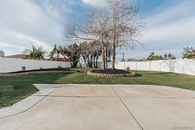 3624 Governor Dr, San Diego CA: https://media.crmls.org/mediaz/0cd550d7-6fb1-41c7-8adf-de545f462988.jpg