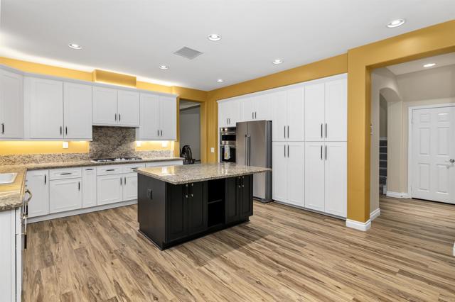 Detail Gallery Image 18 of 65 For 23860 Hollingsworth Dr, Murrieta,  CA 92562 - 4 Beds | 4 Baths