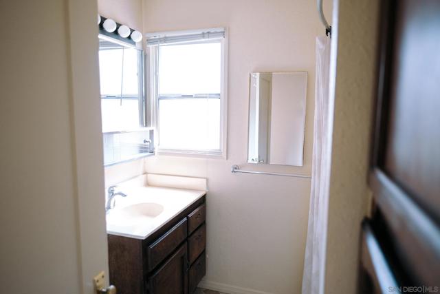 4757 Kensington Dr, San Diego CA: https://media.crmls.org/mediaz/0cd5ab64-c605-45f1-911d-97bb3bb21f55.jpg