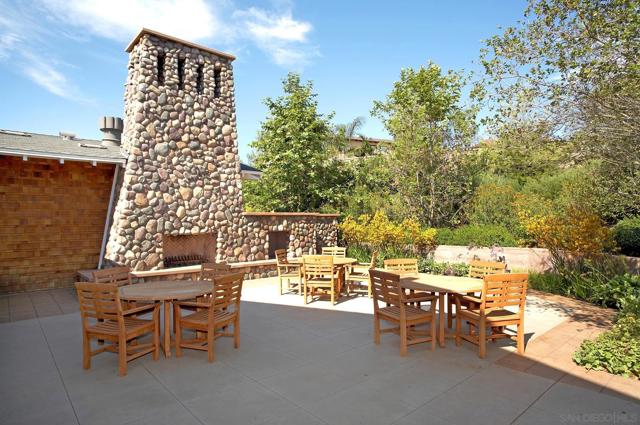 7319 Paseo Capuchina, Carlsbad CA: https://media.crmls.org/mediaz/0cd5eac9-15f6-411d-b5f5-bee4d5dd70d1.jpg
