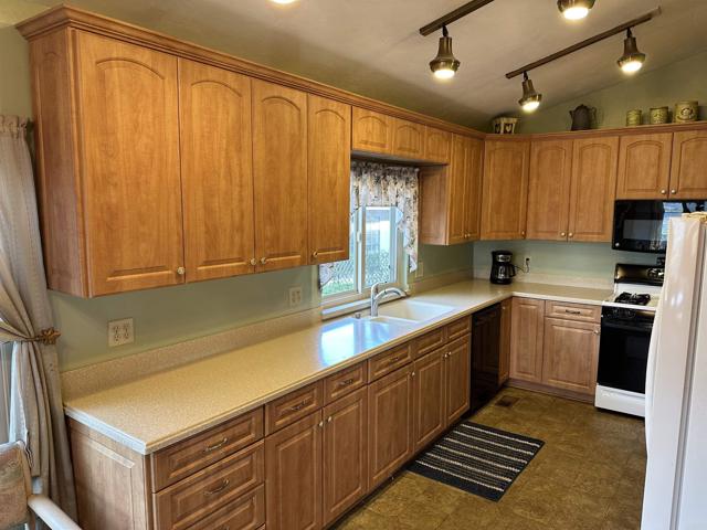 Detail Gallery Image 10 of 44 For 5252 Harvest Ct, Oceanside,  CA 92057 - 3 Beds | 2 Baths