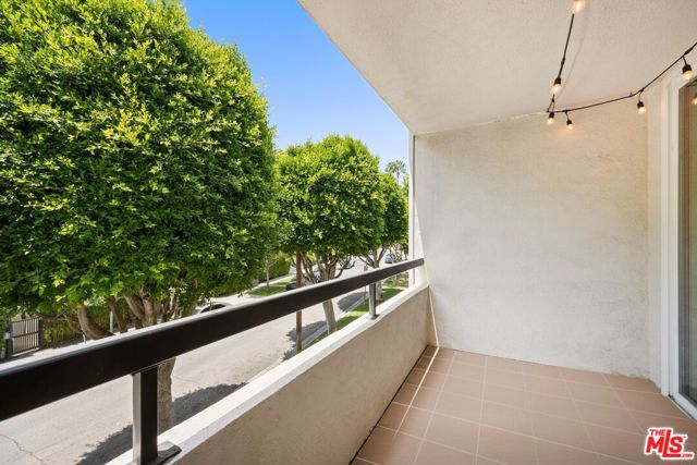 8535 W West Knoll Drive, West Hollywood CA: https://media.crmls.org/mediaz/0cd65979-0ec3-4ac1-8d05-d2e4afdd212e.jpg