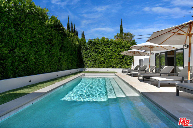 18033 Rosita Street, Encino CA: https://media.crmls.org/mediaz/0cd813b2-ffe3-4f26-80ca-6e506d239112.jpg