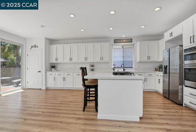 7016 Molluk Way, Clayton CA: https://media.crmls.org/mediaz/0cd8b24d-5e75-4185-81a9-f0e82f25504a.jpg