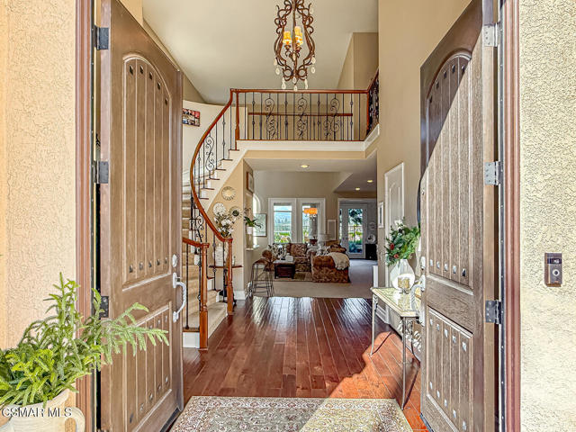 11535 Northdale Drive, Moorpark CA: https://media.crmls.org/mediaz/0cda3edf-8757-4582-bd72-33e8ace84a47.jpg