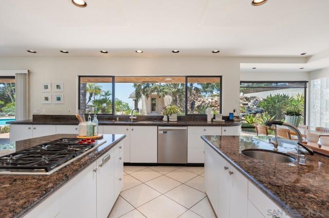 11020 Horizon Hills Dr, El Cajon CA: https://media.crmls.org/mediaz/0cda9775-c945-46df-b551-a3503d533393.jpg