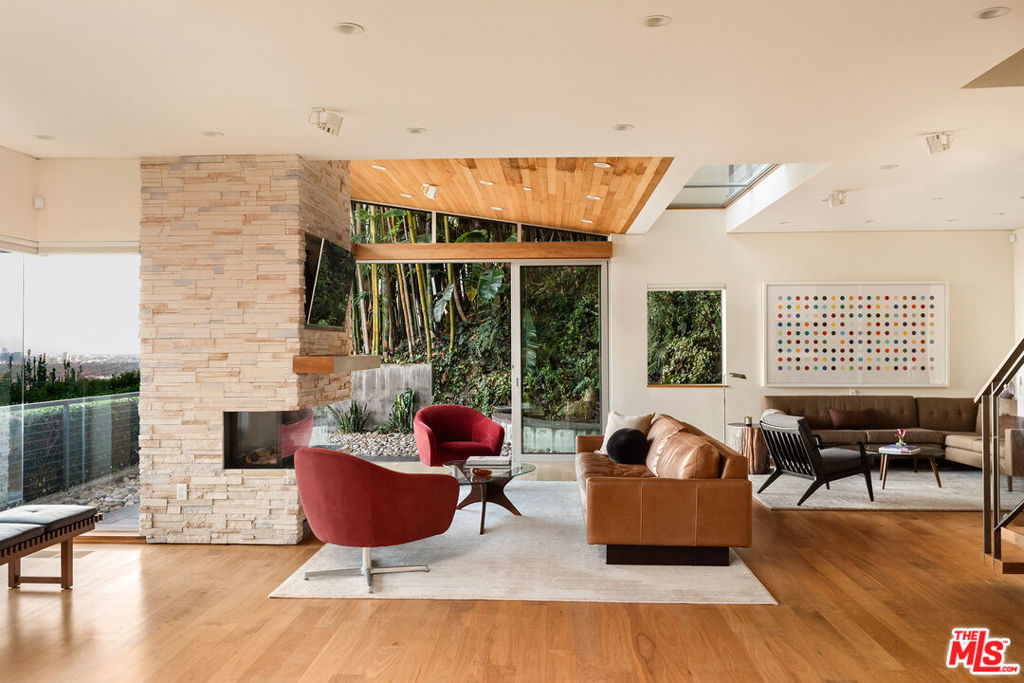 1625 N Crescent Heights Boulevard — Modern