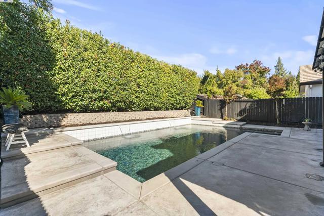 309 Aspen Ct, Roseville CA: https://media.crmls.org/mediaz/0cdaf00e-d9e7-4192-973e-c40f712a75de.jpg