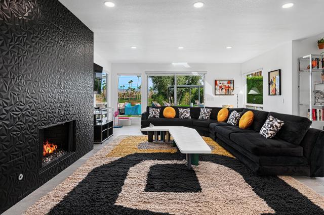 2320 S Via Lazo, Palm Springs CA: https://media.crmls.org/mediaz/0cdafada-16c4-4e5a-8333-c972a2437556.jpg
