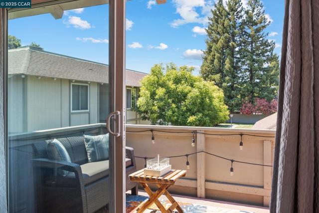 825 Oak Grove Rd, Concord CA: https://media.crmls.org/mediaz/0cdb1cd5-da61-4d50-9e43-e0eddcd9f095.jpg