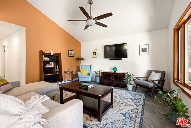 865 Katherine Road photo 4