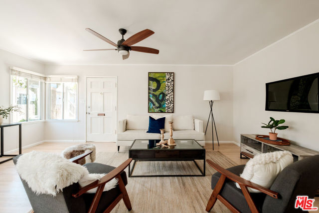 856 858 Coeur D Alene Avenue, Venice CA: https://media.crmls.org/mediaz/0cdcc594-2353-4a01-b9d0-cc772bc976c6.jpg