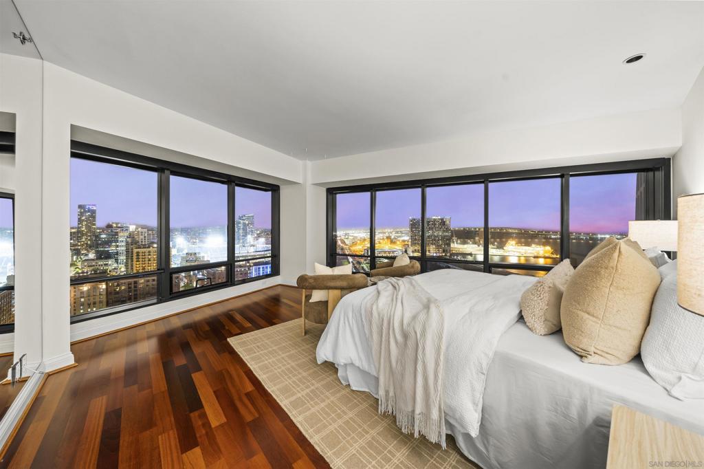 200 Harbor #2701