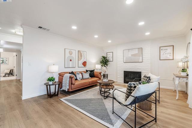 825 Oak Grove Rd, Concord CA: https://media.crmls.org/mediaz/0cdd4b81-ab63-4ab4-97c0-e8ee0fc9ea18.jpg