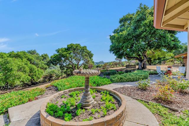 19225 Reavis Way, Salinas CA: https://media.crmls.org/mediaz/0cdd750e-ce6c-4b50-980d-3554e66b4aad.jpg