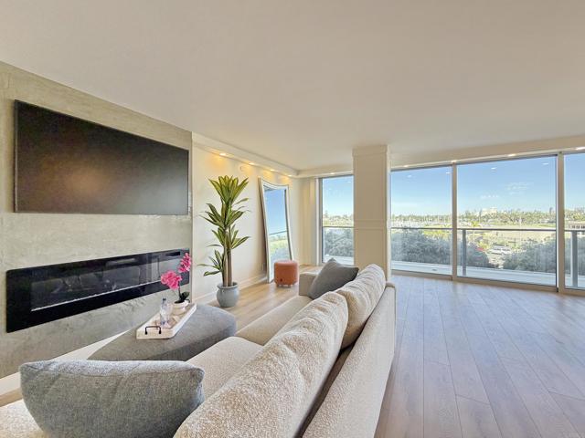 Detail Gallery Image 7 of 31 For 1820 Avenida Del Mundo #208,  Coronado,  CA 92118 - 2 Beds | 2 Baths