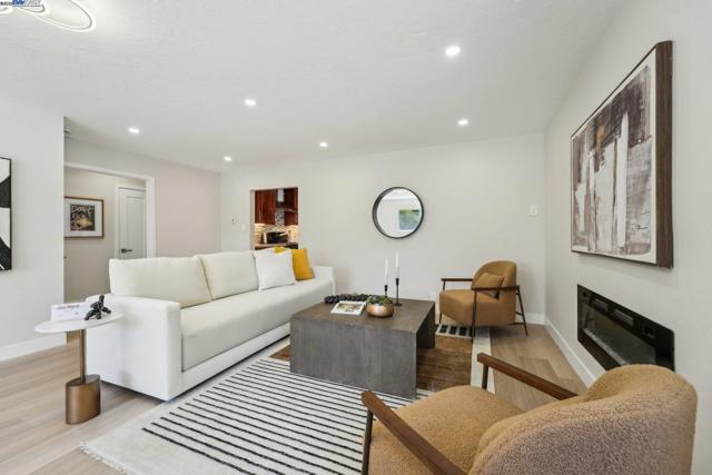 431 Alameda De Las Pulgas, Redwood City CA: https://media.crmls.org/mediaz/0cde790a-ecc4-4079-90bf-5ce333f541c5.jpg