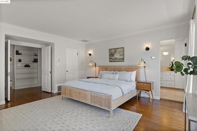 5701 La Salle Ave, Oakland CA: https://media.crmls.org/mediaz/0cdf1cc5-24f1-4881-a5ed-9635cc8d75bd.jpg