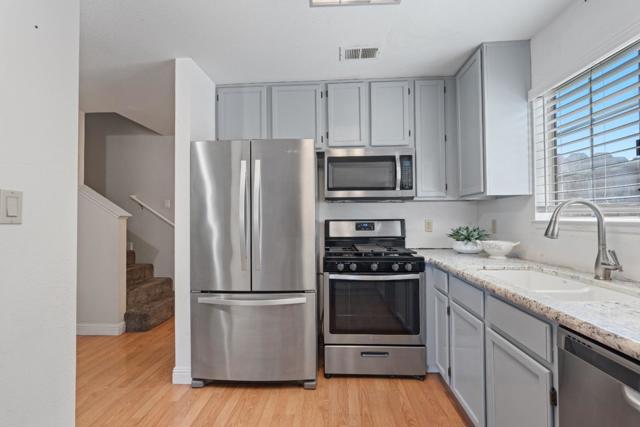 1411 Squire Court, Hollister CA: https://media.crmls.org/mediaz/0cdf8c6e-0c2c-44fe-9e46-bca22213cc6b.jpg