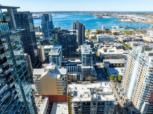 425 W Beech St, San Diego CA: https://media.crmls.org/mediaz/0cdf963b-b1c8-4057-8ace-c0e0a22d172c.jpg