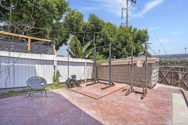 3943 Ingraham St, San Diego CA: https://media.crmls.org/mediaz/0cdf9b88-1a46-47d9-8c72-6f7f561296d1.jpg