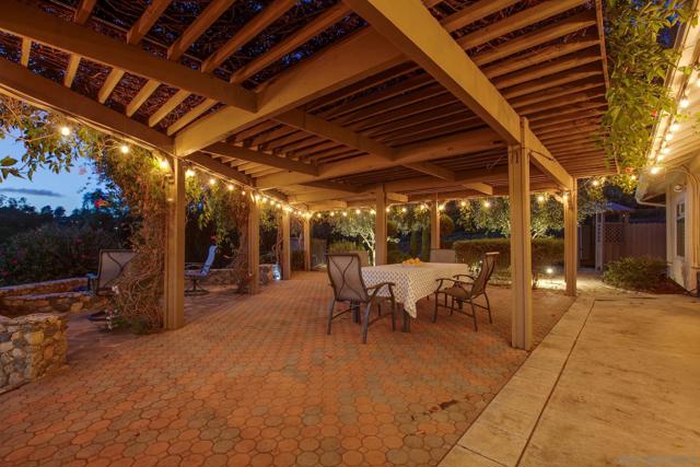 2610 Sunset Hills, Escondido CA: https://media.crmls.org/mediaz/0cdfff59-2deb-4f9b-bb92-2613752f197d.jpg