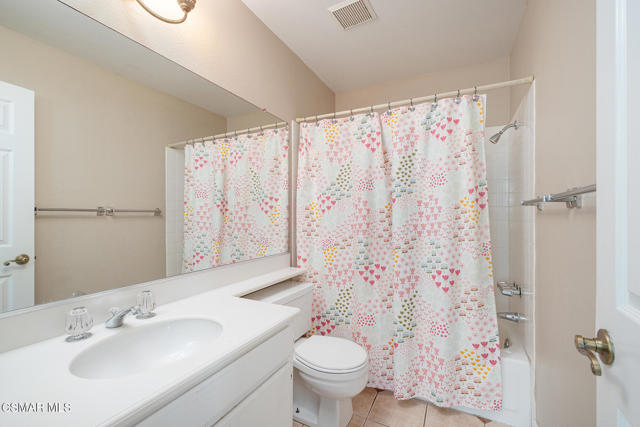 11554 Chestnut Ridge Street, Moorpark CA: https://media.crmls.org/mediaz/0ce066bc-3705-4a38-b764-5eb600b20e45.jpg