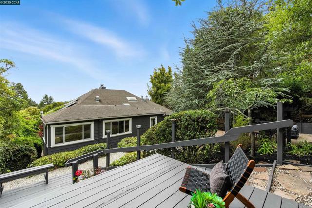 5020 Golden Gate Ave, Oakland CA: https://media.crmls.org/mediaz/0ce10397-127e-45d8-a2bf-a7b27f8b65e6.jpg