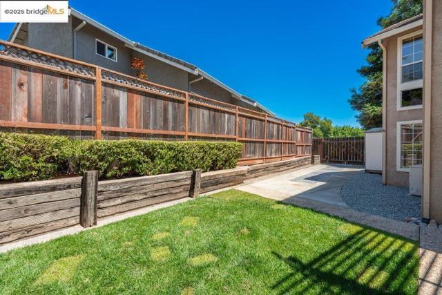 1003 Linda Vista Way, Rio Vista CA: https://media.crmls.org/mediaz/0ce1bce6-d075-44b5-8780-53c41e653c51.jpg
