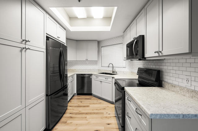 Image 3 of 23 For 255 Avenida Caballeros  203